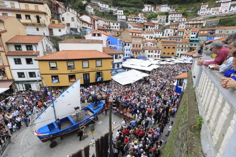 Lleno en Cudillero para escuchar el sermón de l' Amuravela.