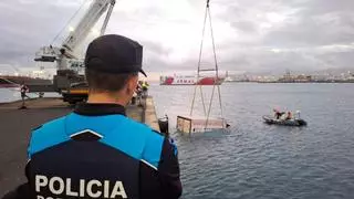 Susto en el Puerto de Las Palmas: un camión sin freno cae al agua en el muelle Nelson Mandela