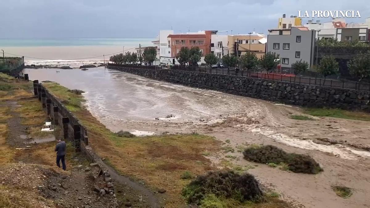 La borrasca Therese inunda Arucas y complica la movilidad