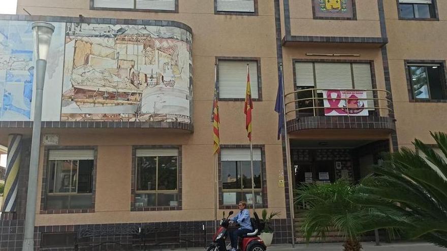 Aspecto de la fachada del Ayuntamiento de Benejúzar