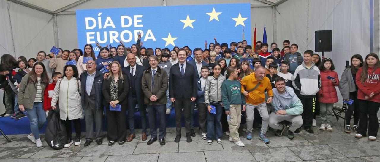 Lorenzo, Corgos, Gamallo, Tarrío y Pérez Ares, entre los presentes ayer en el acto.
