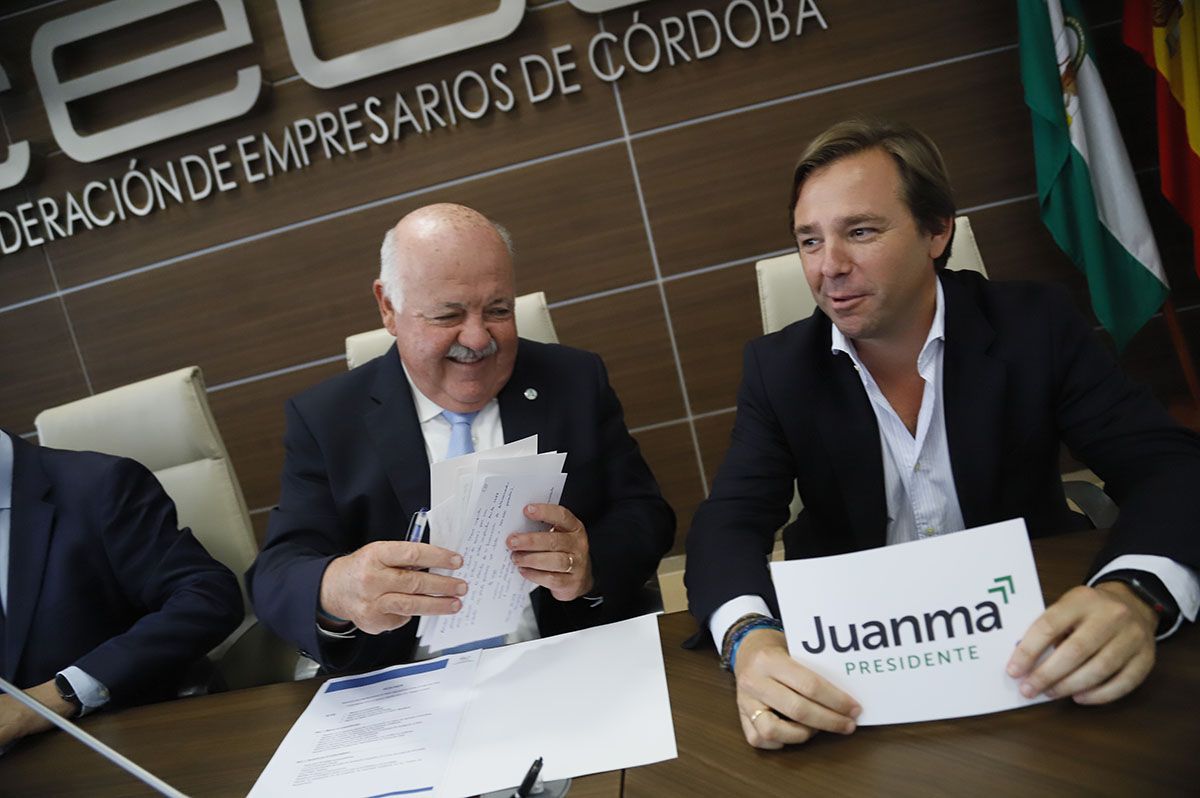 Jesús Aguirre y Antonio Repullo con la junta directiva de CECO