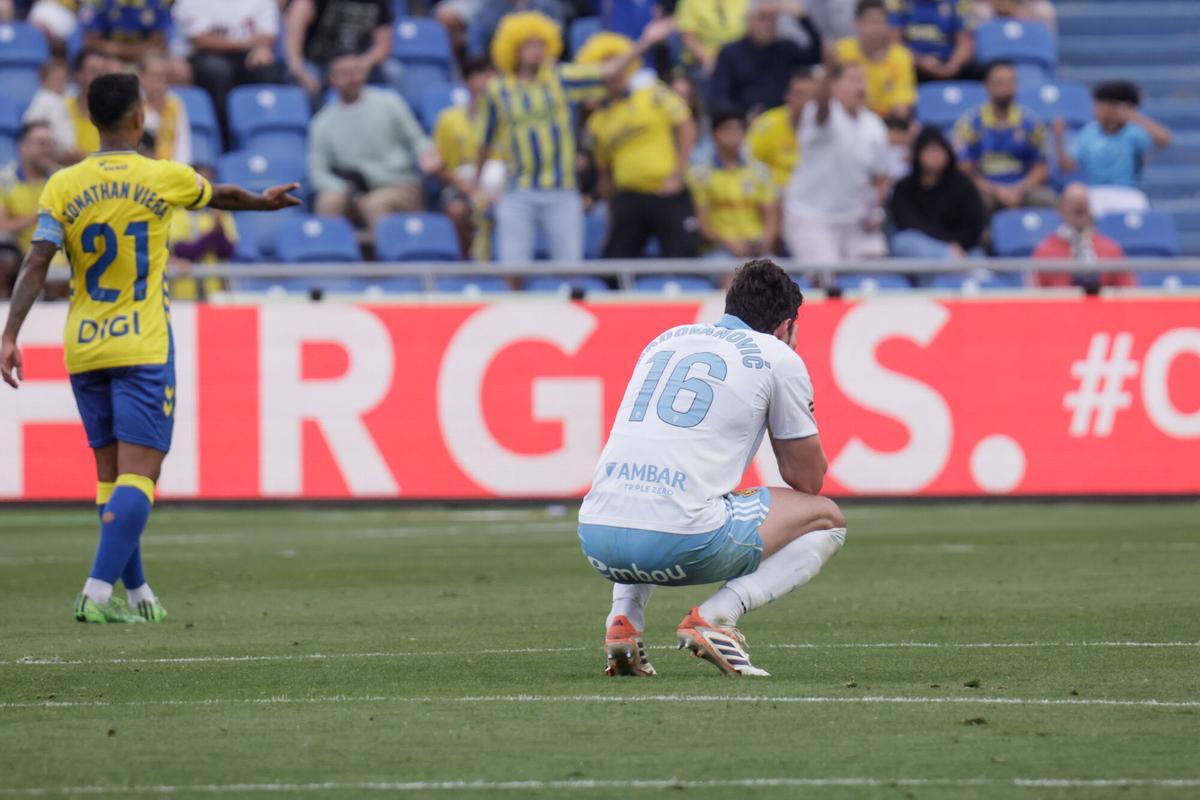Radovanovic, cabizbajo tras empatar contra Las Palmas y confirmarse su descenso a Primera Federación