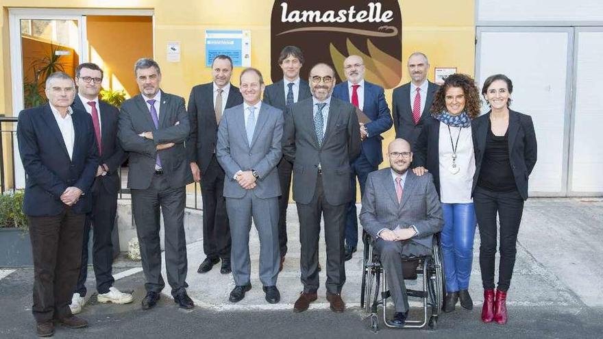 Representantes de Cegasal, Cogami, Carrefour y autoridades durante su visita a Hornos Lamastelle.