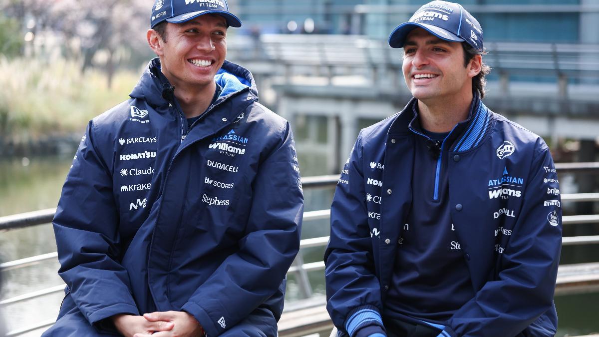 Albon y Sainz, este jueves en el paddock de Shanghai