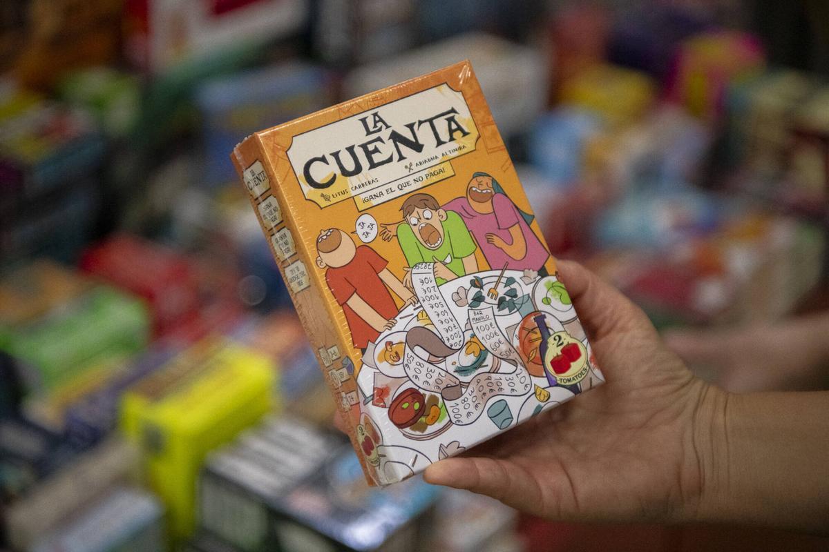 Juego de mesa rápido `La cuenta', uno de los más vendidos en la tienda Kaburi. Triángulo Friqui. Barcelona, 30 de junio de 2026. Foto: Belén González / EP