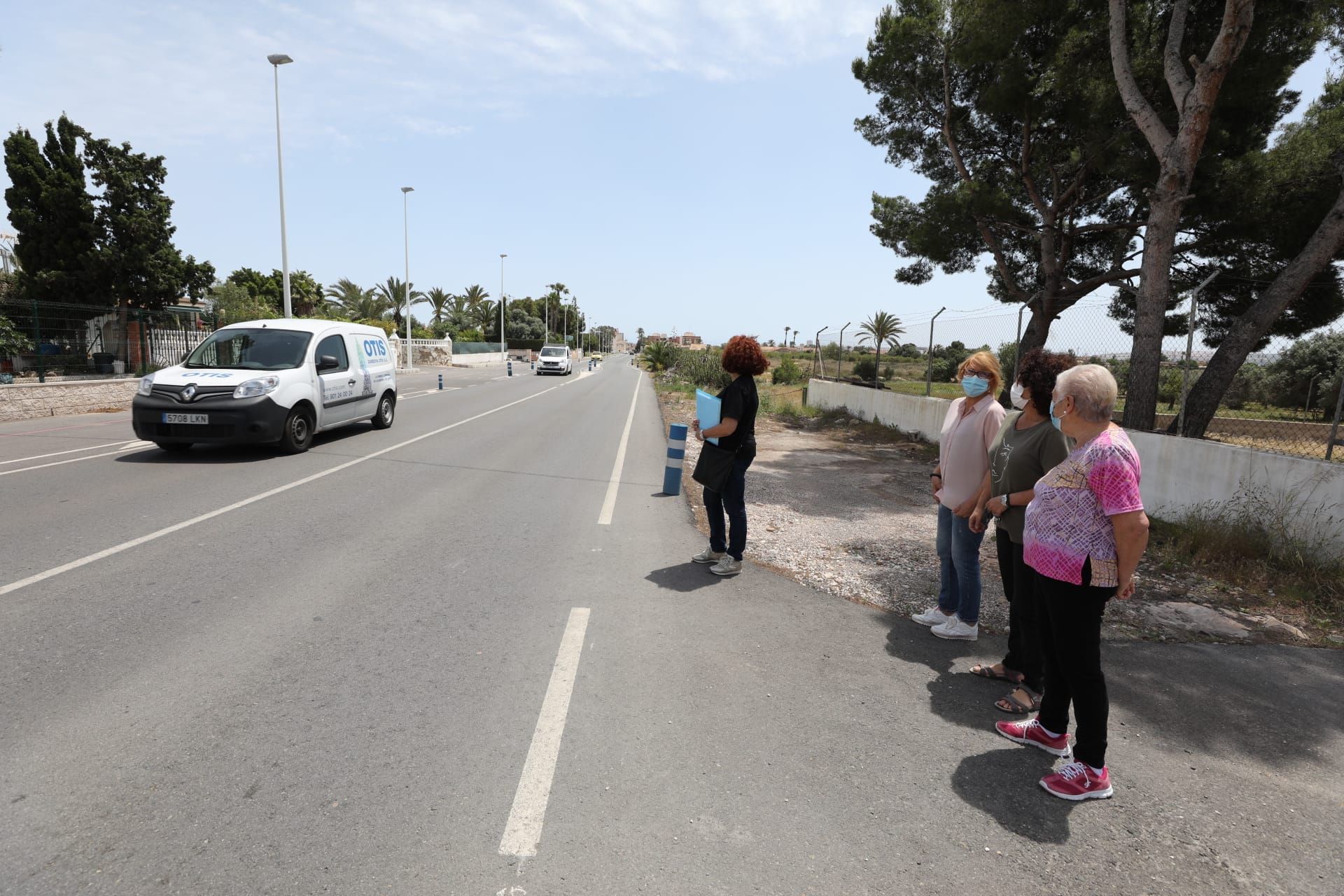 Peligro hasta para tirar la basura en El Altet