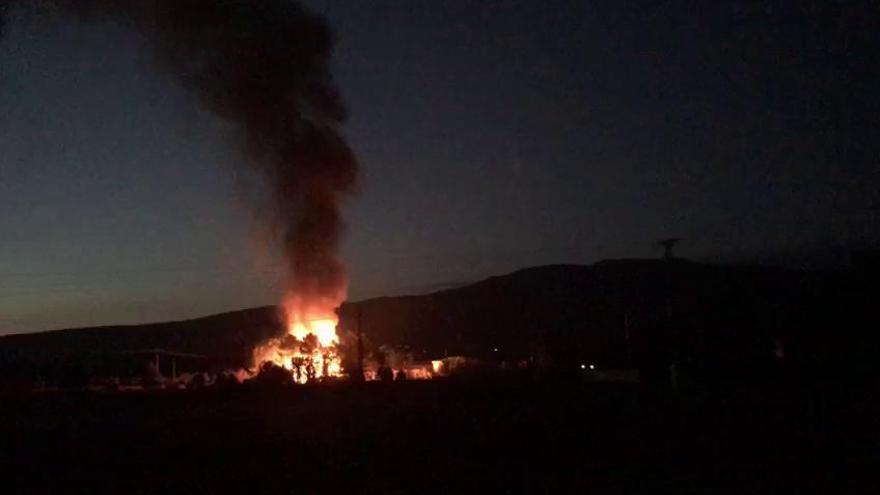 Incendio de palés en una fábrica de Banyeres