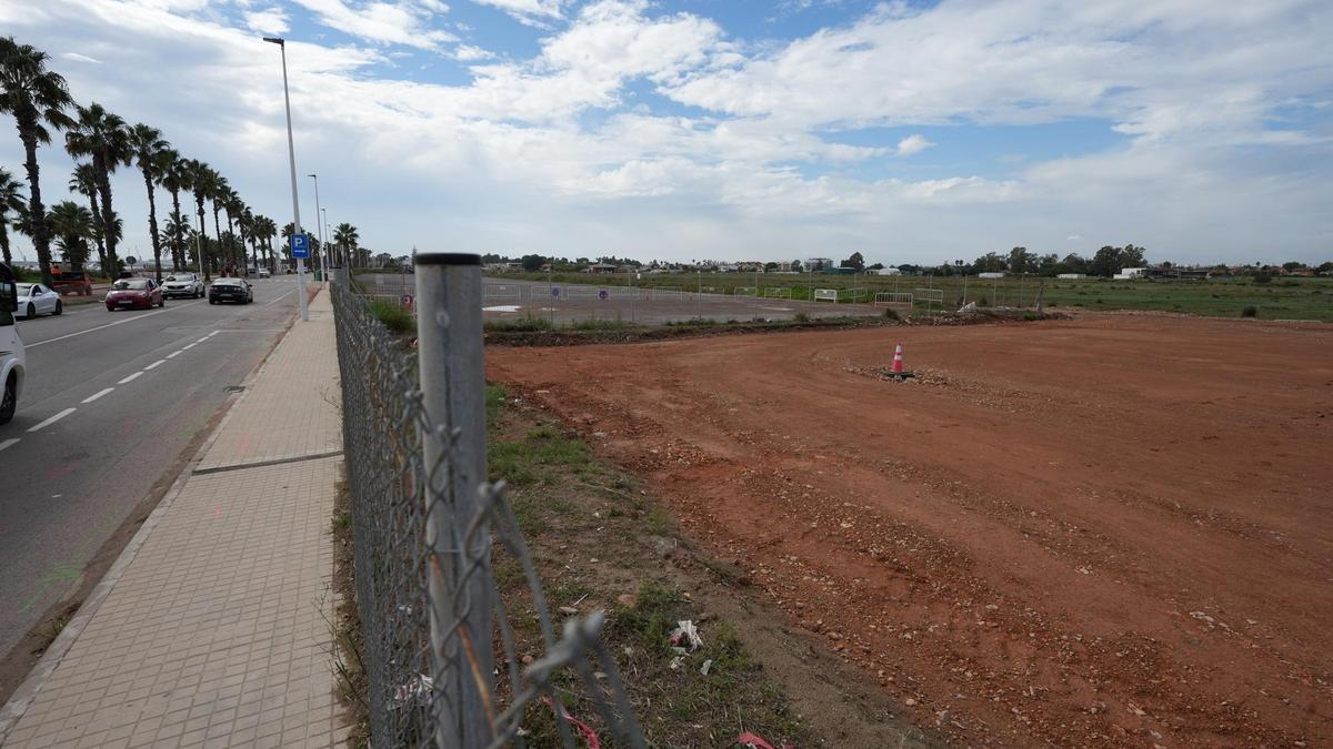 Obras en un aparcamiento junto al aeroclub de Castelló.