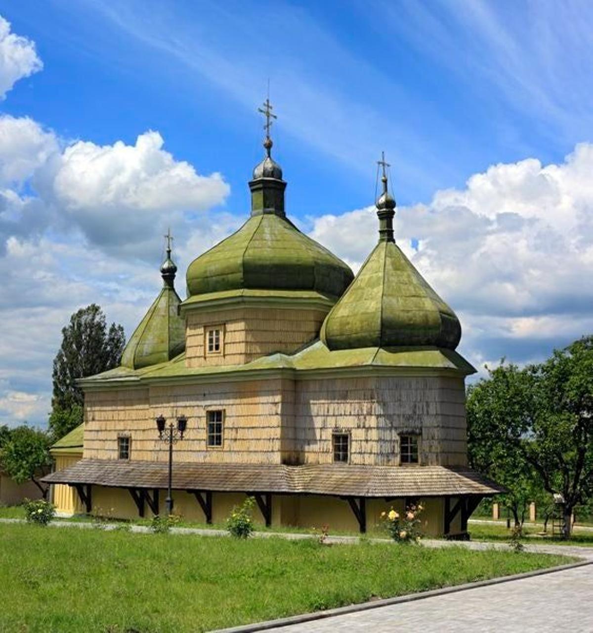 La iglesia de San Miguel en Plyasheva