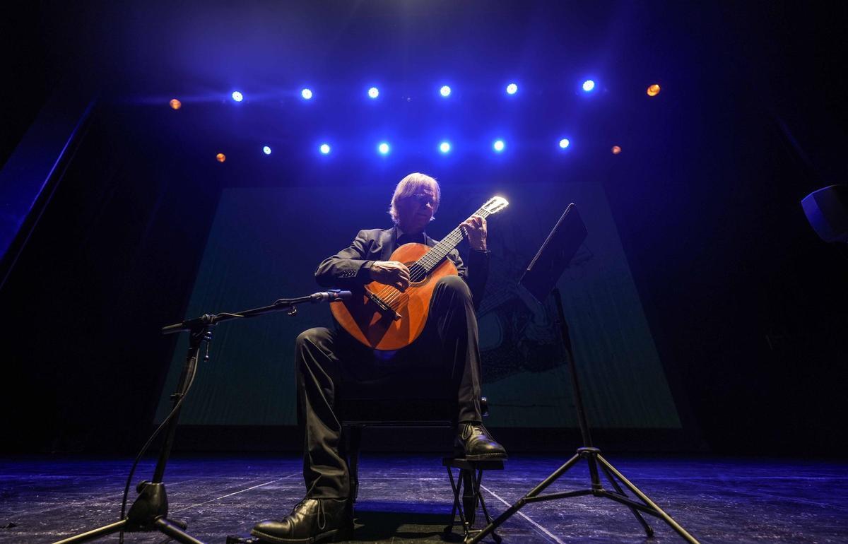 Loquillo y David Russell animan la noche cordobesa
