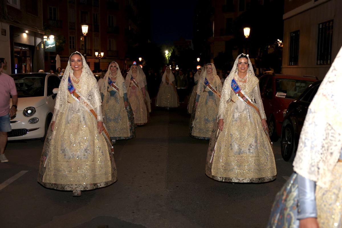 El Cristo de la Fe desfila por Saïdía acompañado por Carmen Prades y la corte mayor