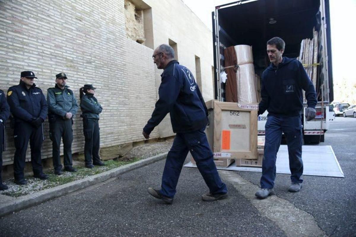Descarga de las piezas en el monasterio de Sijena.