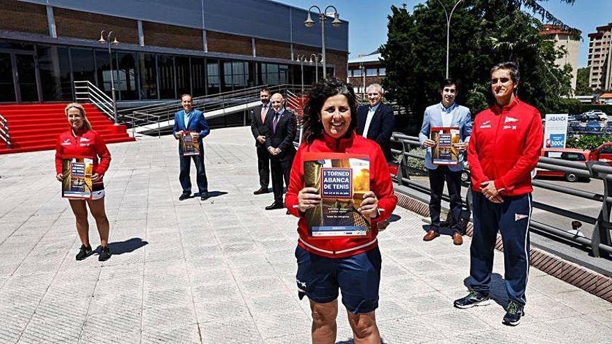 En primer término, María José Echenique en la presentación del torneo.