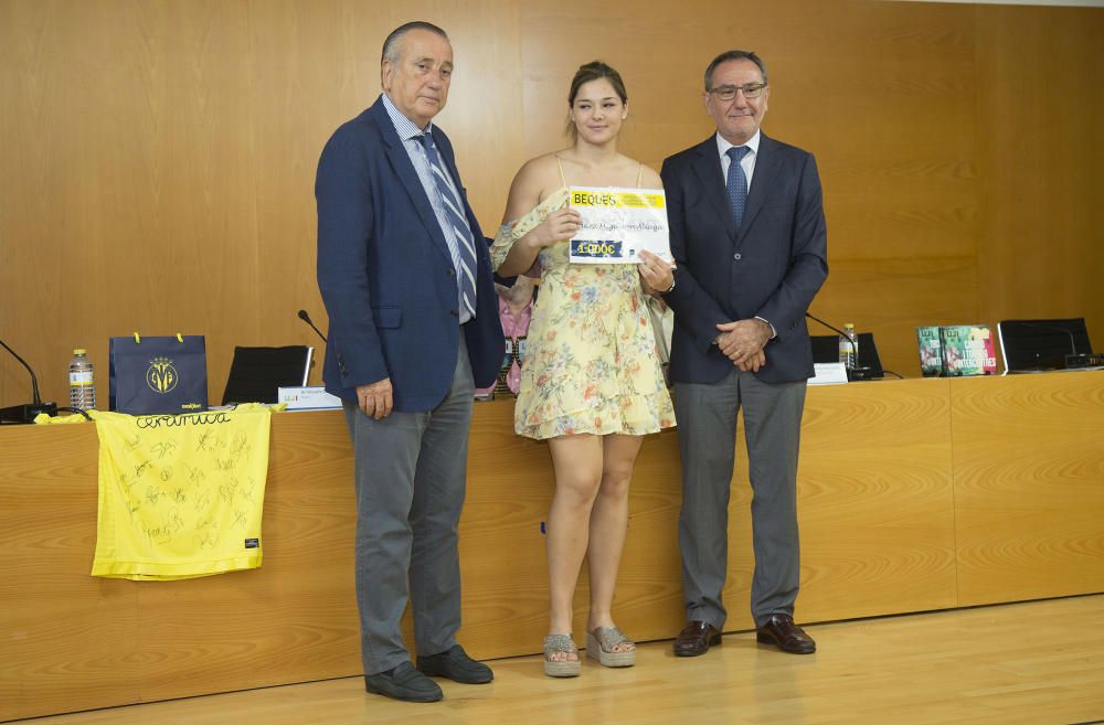 Entrega de las becas Endavant Formació del Villarreal CF