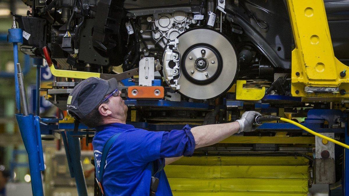 Ford para toda la producción de su planta valenciana el lunes y el martes