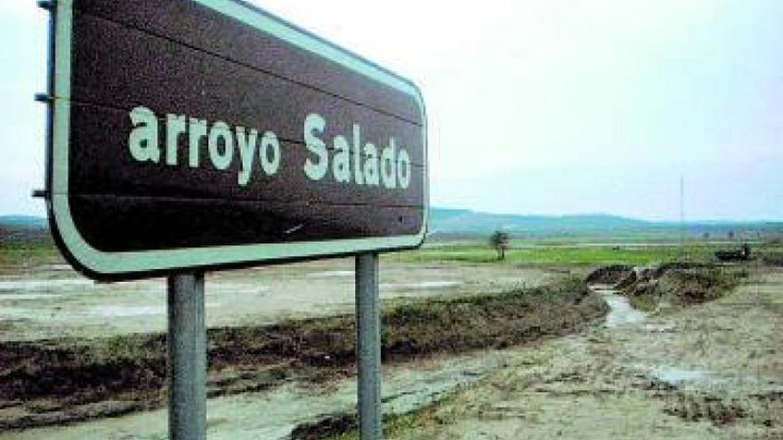 El Ayuntamiento de Santaella limpiará el cauce del arroyo Salado