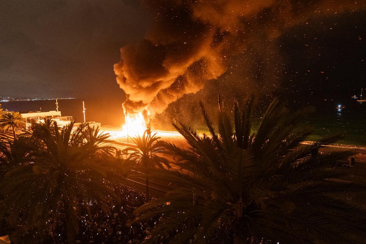 Cremada del Dimoni, drones y fuego en las fiestas de Mayo de Badalona