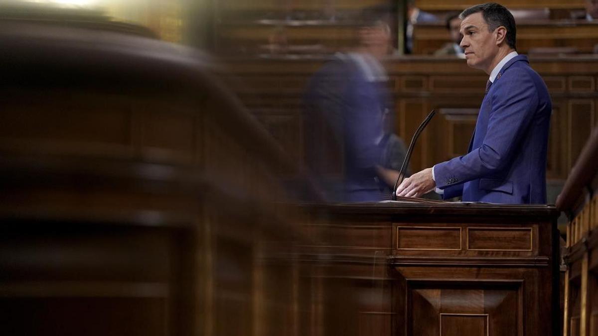 El presidente del Gobierno, Pedro Sánchez, en la tribuna del Congreso.