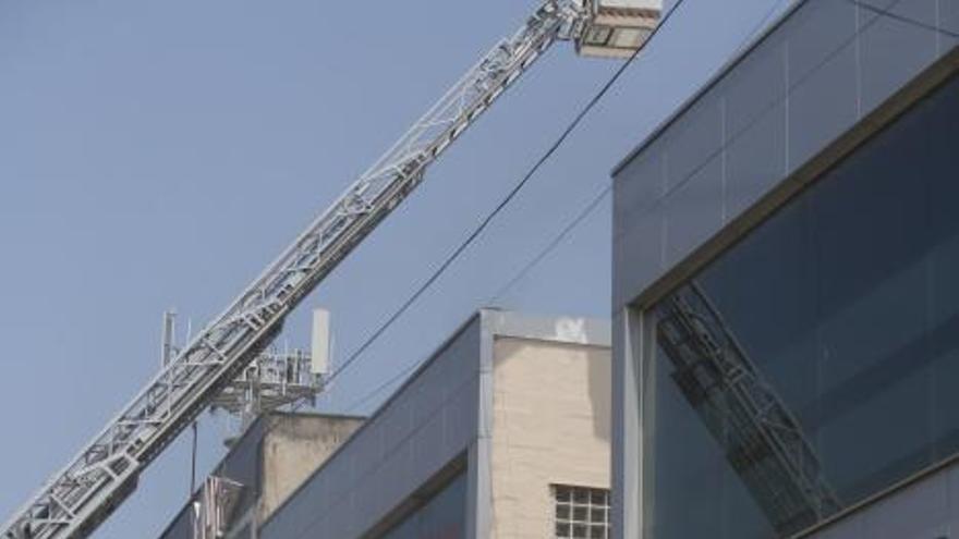 Alarma en la Avenida de Lugo por un incendio en un taller
