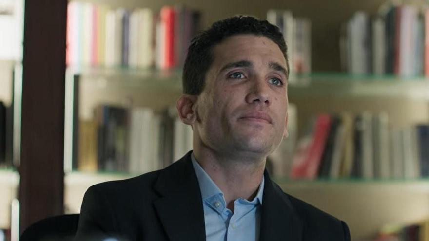 El duro rodaje de Jaime Lorente («La casa de papel»): su papel de escritor en  «La silla» del gallego Ángel de la Cruz