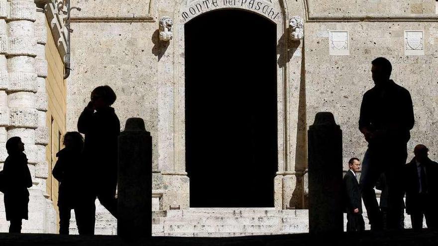 Italia sale al rescate de sus bancos en apuros con un fondo de 20.000 millones