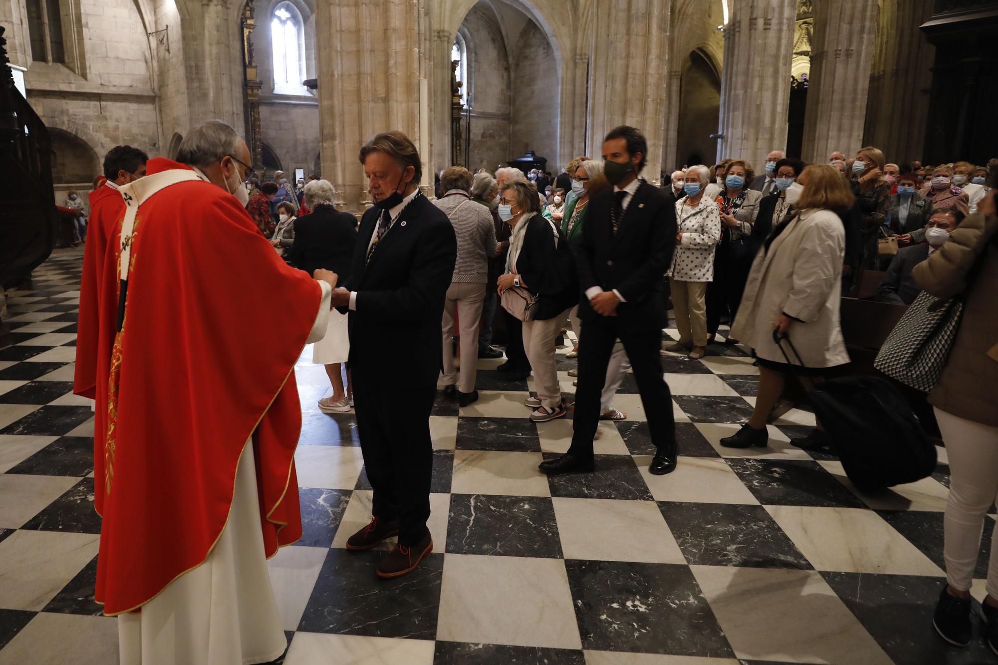 Sancta normalidad: la Catedral de Oviedo cierra el Jubileo con una misa multitudinaria