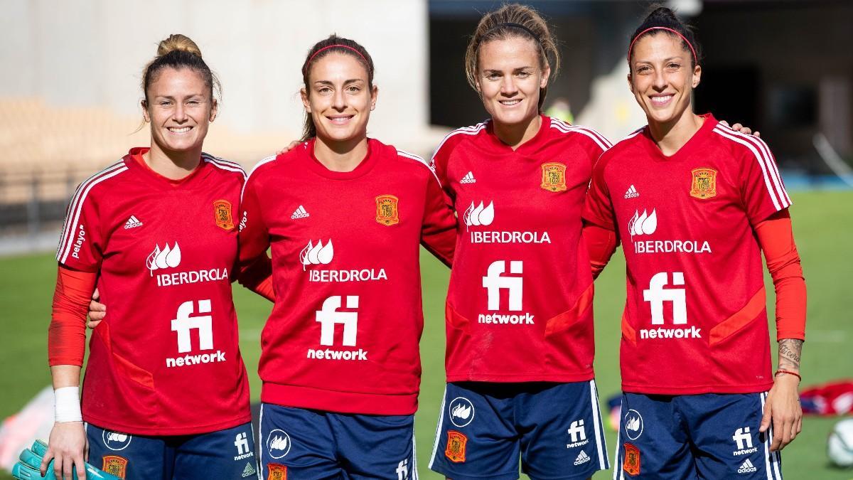 Paños, Alexia, Paredes y Jenni, en una imagen con la Selección