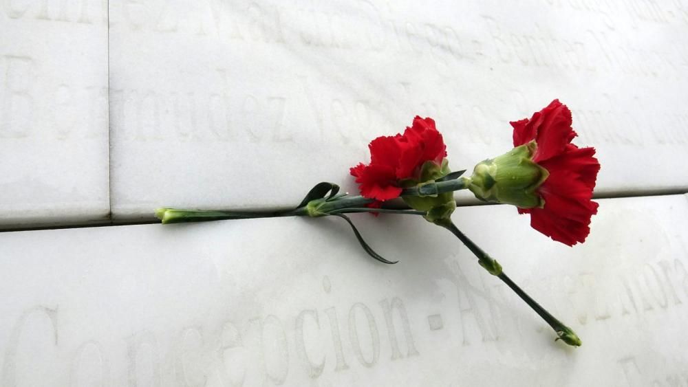 Homenaje a las víctimas de la Guerra en el cementerio de San Rafael