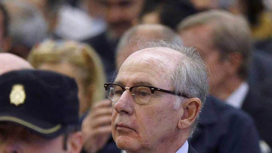 Rato, en el banquillo por las &quot;tarjetas black&quot;.