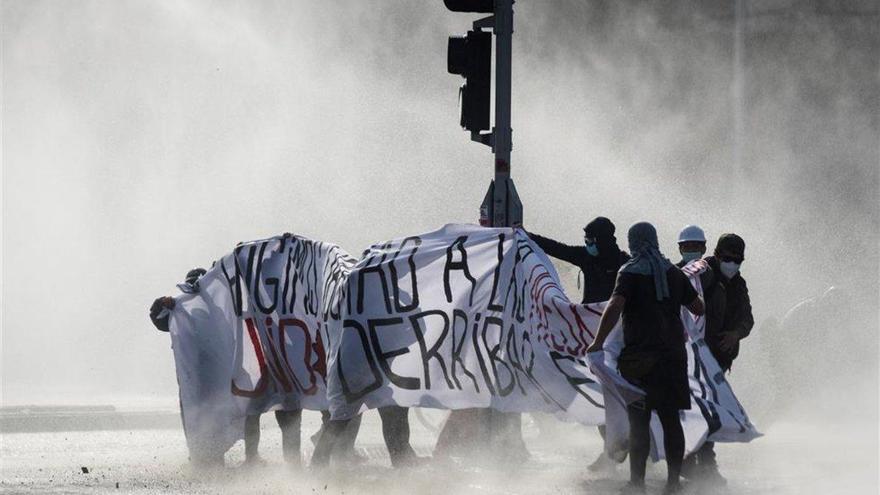 Miles de chilenos salen a la Plaza Italia de Santiago en otro viernes de protestas