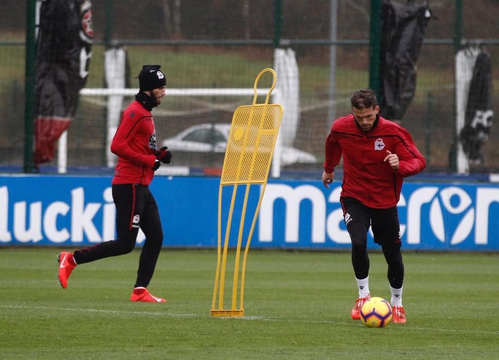 La plantilla regresa a Abegondo en una sesión de recuperación para los titulares ante el Sporting de Gijón.