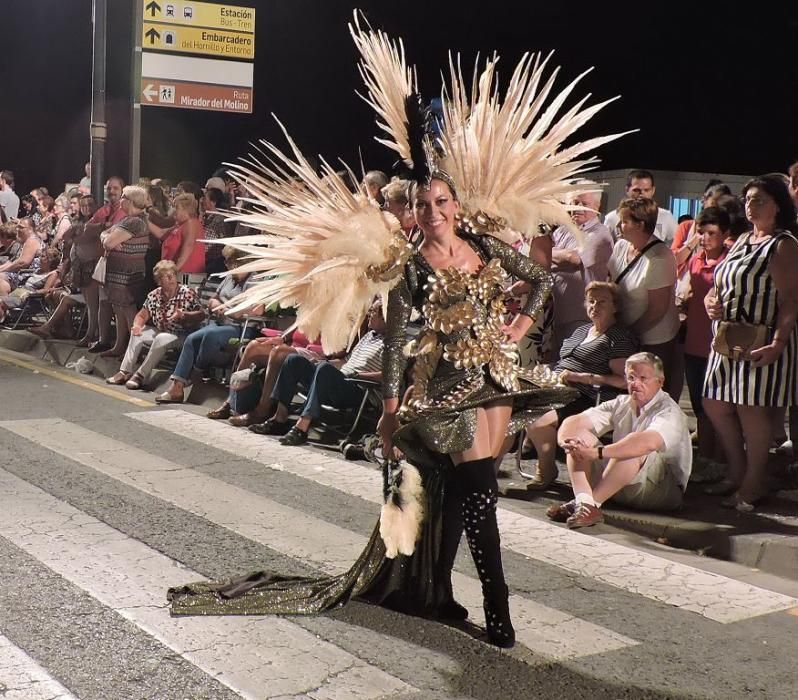 La bahía de Águilas se transforma en un gran teatro en su Carnaval de verano