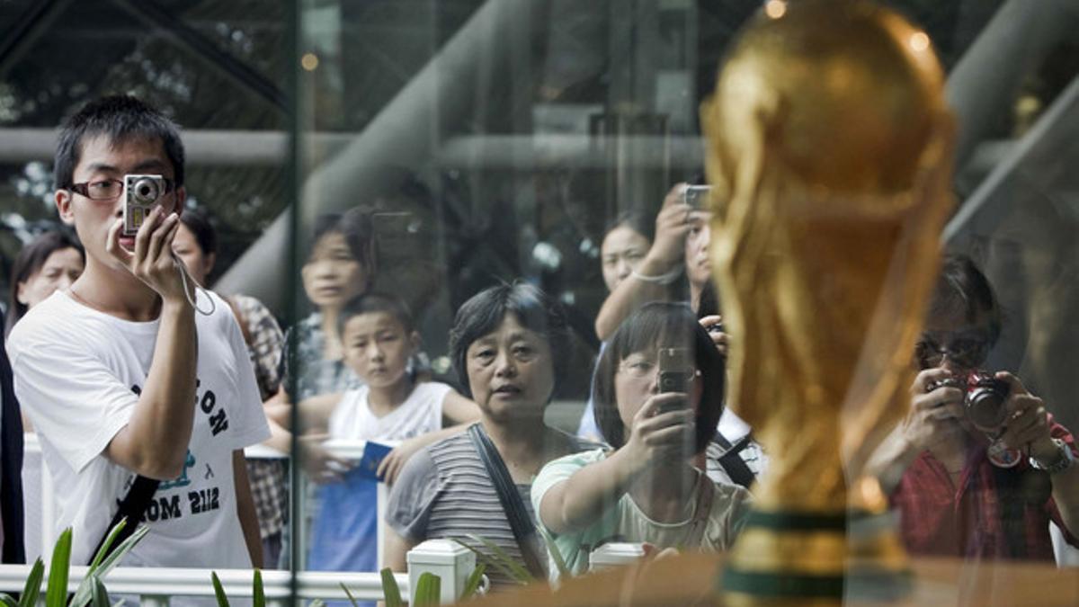 Aficionados chinos ante de la Copa del Mundo