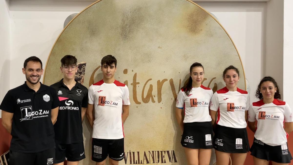 Foto del equipo del Bádmiton Zamora en el Campeonato de España Sub-17 celebrado en Extremadura.