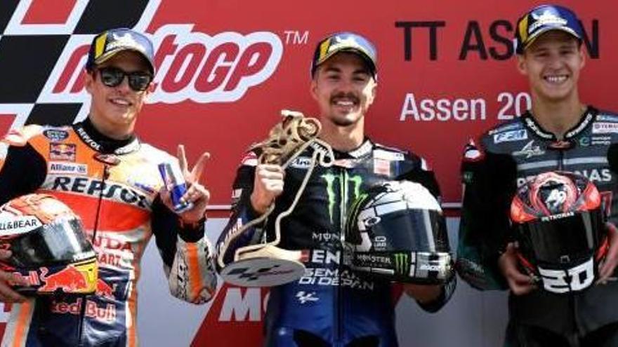 Marc Márquez, Viñales y Quartararo, en el podio de la carrera de MotoGP de ayer en el Gran Premio de Holanda en Assen.