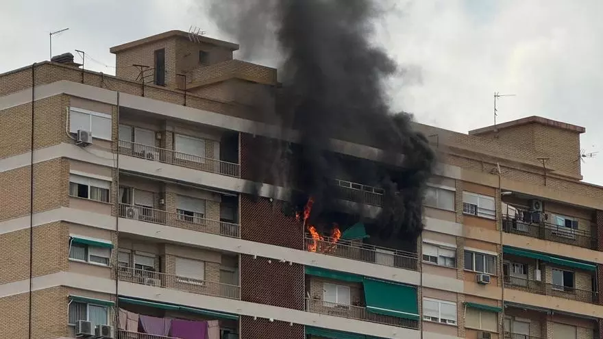 Arde una vivienda en el barrio de Campanar de València