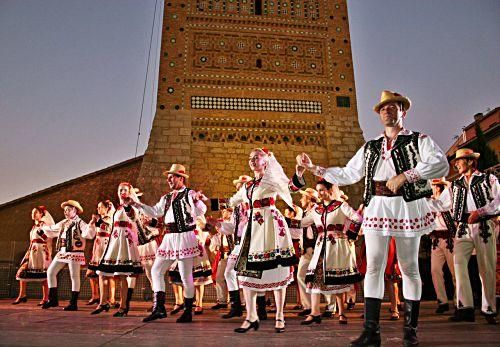 40 Folkloregruppen nehmen am Festival teil