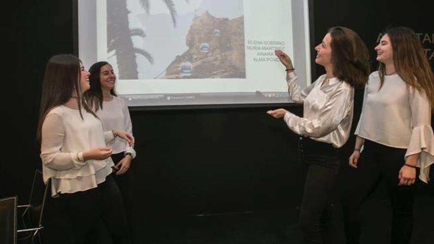 Teleférico Elena Sobrino, Nuria Martínez, Alma Poveda y Ainara Ruiz