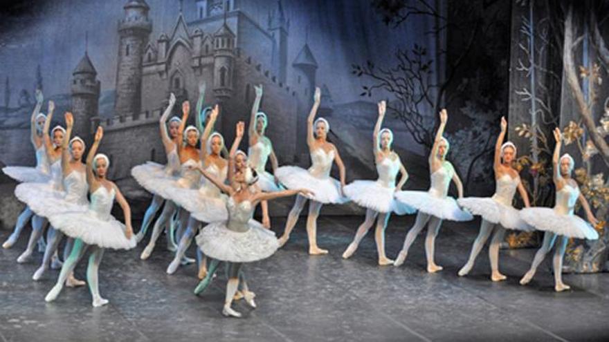 Coreografía del segundo acto de ´El lago de los cisnes´ del Ballet de Moscú.