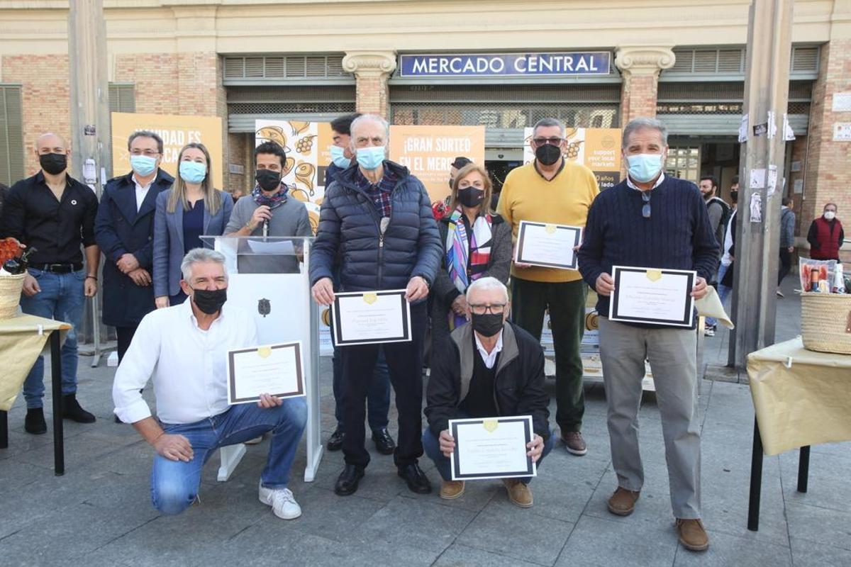 Diploma a los placeros que se jubilan