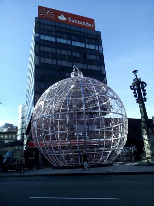 Una gran bola en Urzáiz por Navidad