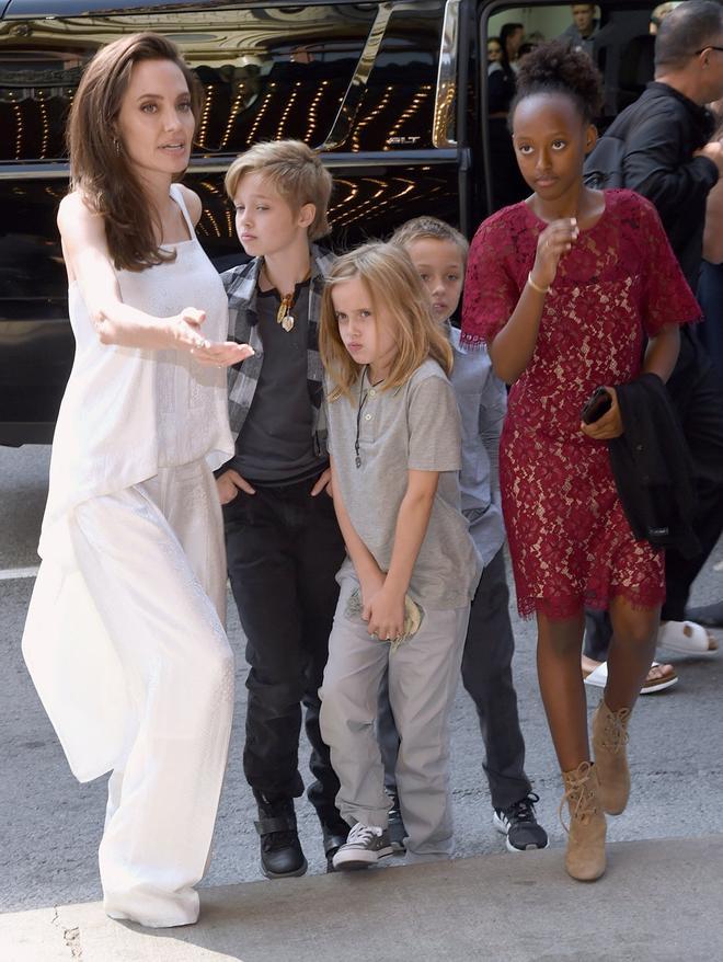 Angelina Jolie con sus hijos en el Festival Internacional de Cine de Toronjo