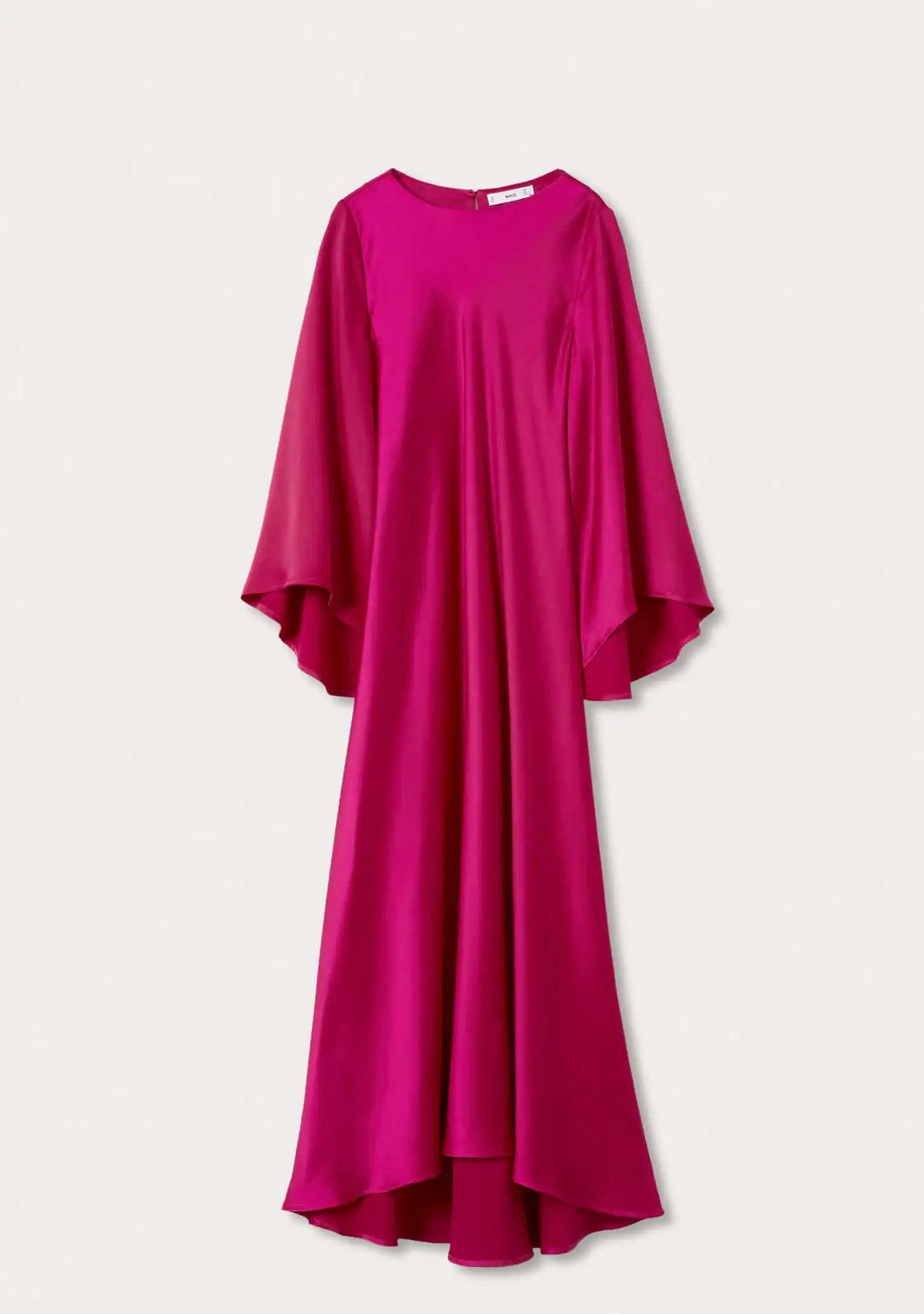 Vestido midi fluido satinado en color fucsia con mangas acampanadas, de Mango