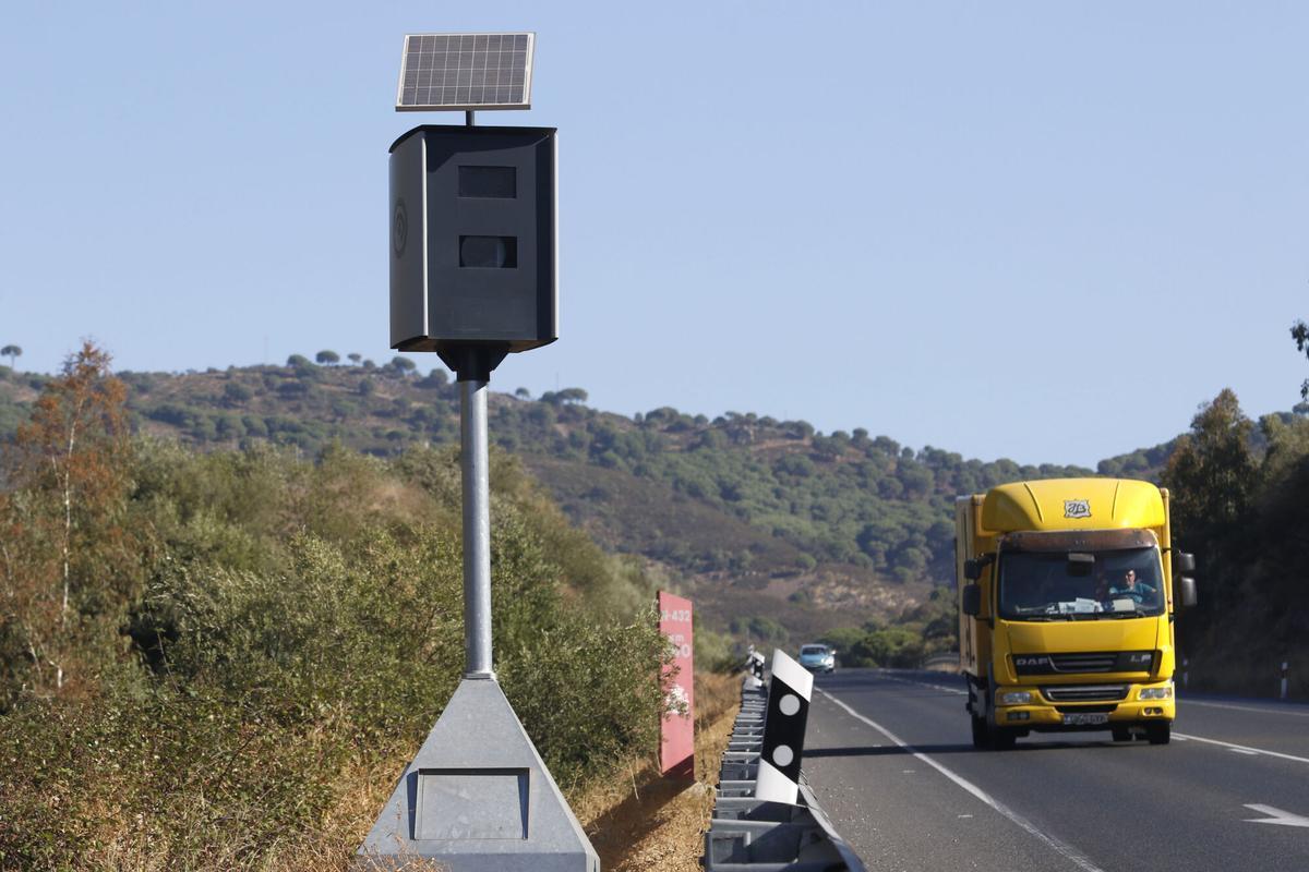 La DGT está instalando al menos dos nuevos radares de tráfico en la N-432 (entre la Carrera del Caballo y Cerro Muriano radar