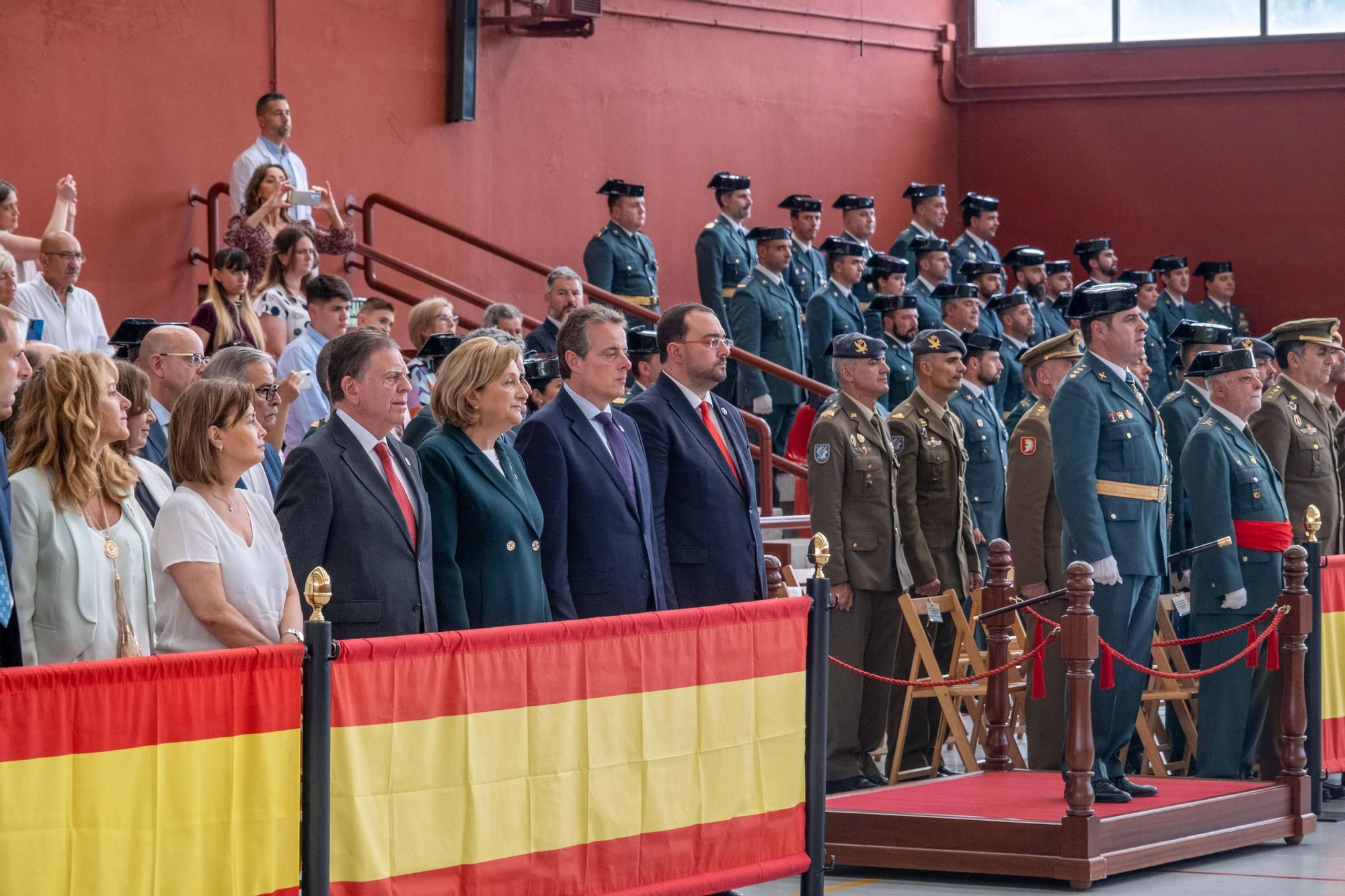 EN IMÁGENES: Así fueron los actos en Oviedo del 179 aniversario de la Guardia Civil