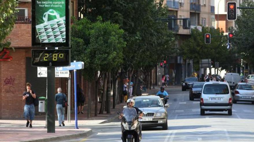 Los termómetros en Murcia llegaron a marcar ayer 28 grados en algunas zonas de la ciudad