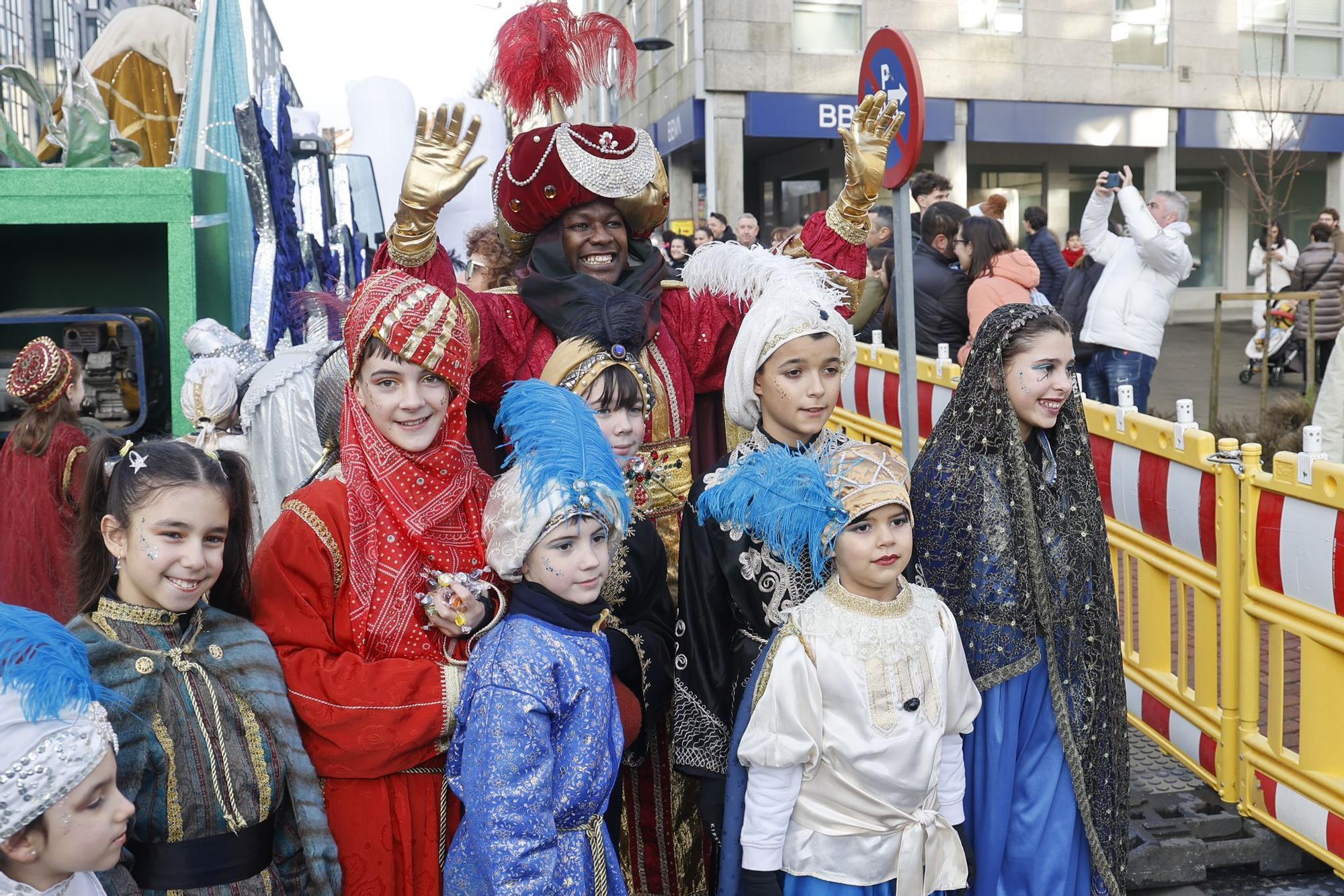 Los Reyes Magos desfilan por las calles de Santiago