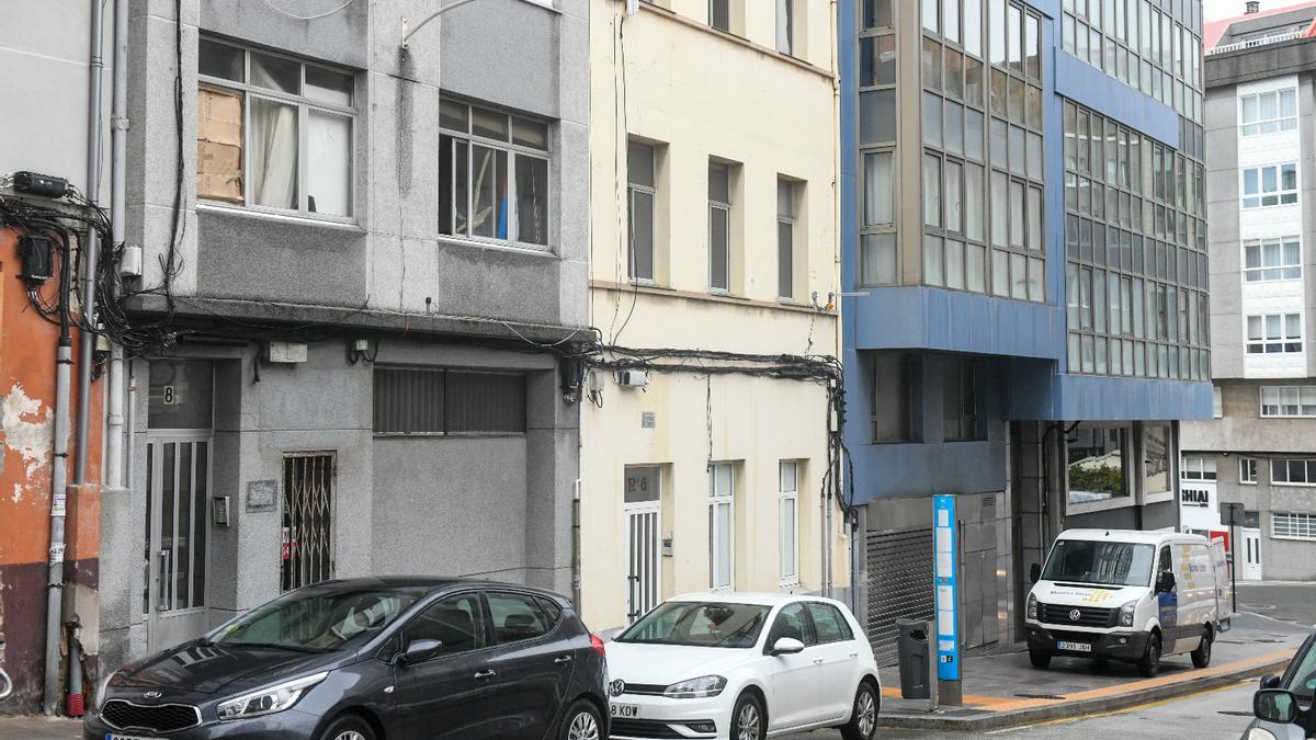 Edificio número 8 de la calle Santo Tomás, en el que la policía descubrió la venta de drogas.