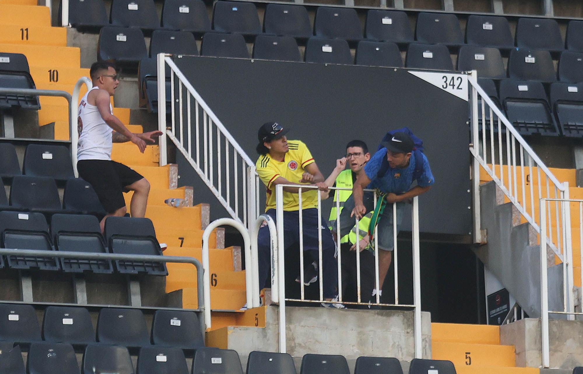 Las imágenes de la batalla campal en Mestalla